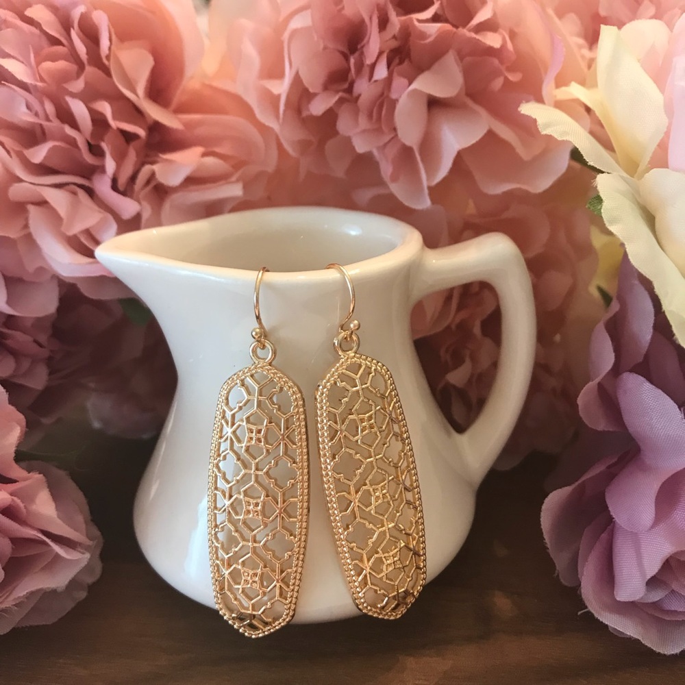 Elegant Oblong Filigree Dangle Earrings - Picture 6 of 7